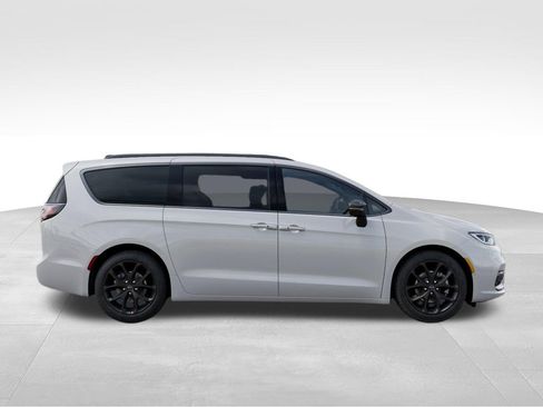 New 2026 Chrysler Pacifica Limited w/ S Appearance Package FWD image 21