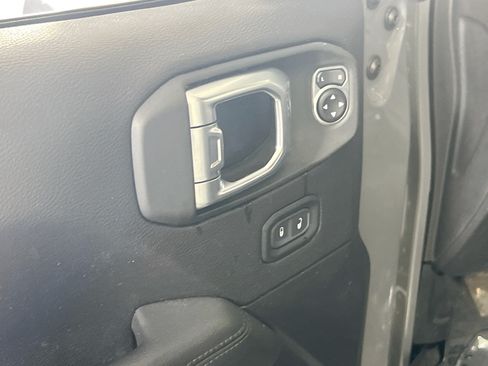 Used 2020 Jeep Wrangler Unlimited Sahara AWD/4WD image 18