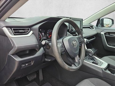Used 2020 Toyota RAV4 XLE AWD/4WD image 5