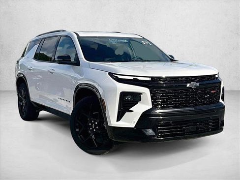 Used 2025 Chevrolet Traverse RS FWD image 12