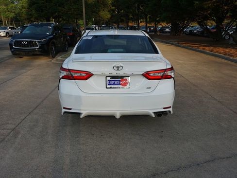 Used 2020 Toyota Camry SE FWD image 21