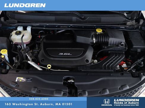 Used 2018 Chrysler Pacifica Touring-L FWD image 33