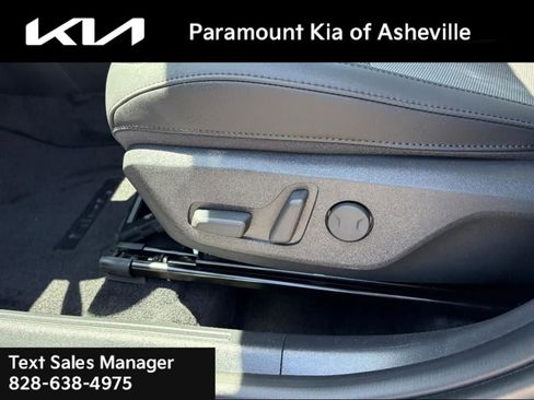 New 2025 Kia Niro EX Touring image 19