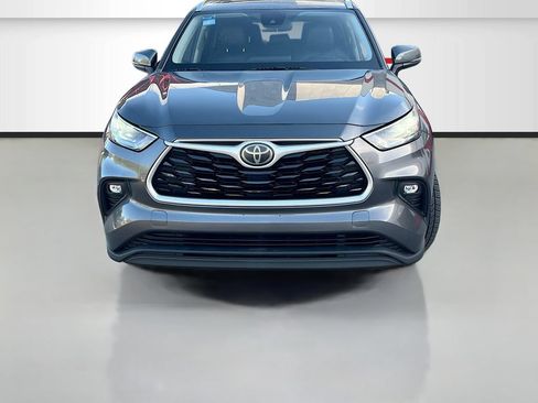 Used 2020 Toyota Highlander XLE AWD/4WD image 2