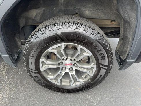 Used 2025 GMC Sierra 1500 SLT RWD image 7