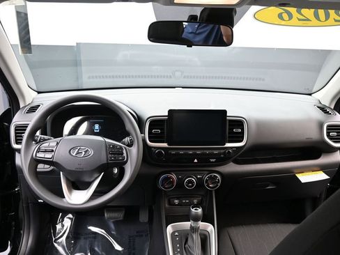 Used 2026 Hyundai Venue SE FWD image 10
