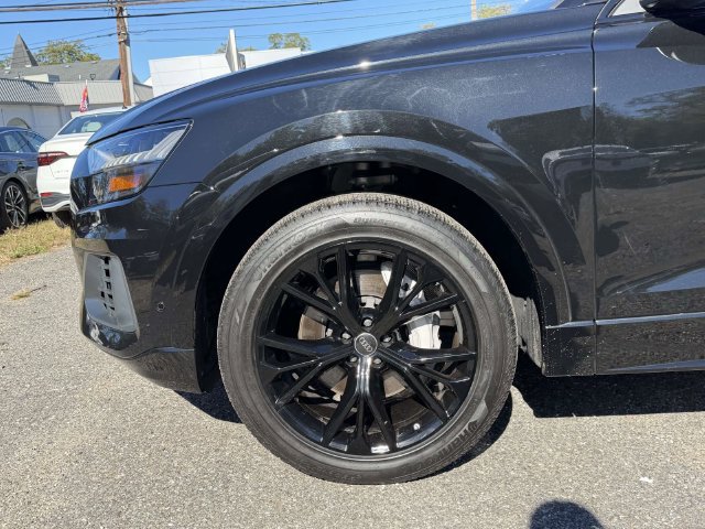Used 2023 Audi Q8 Premium w/ Convenience Package AWD/4WD image 6