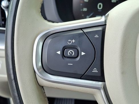 Used 2018 Volvo XC60 T6 Momentum w/ Convenience Package AWD/4WD image 17