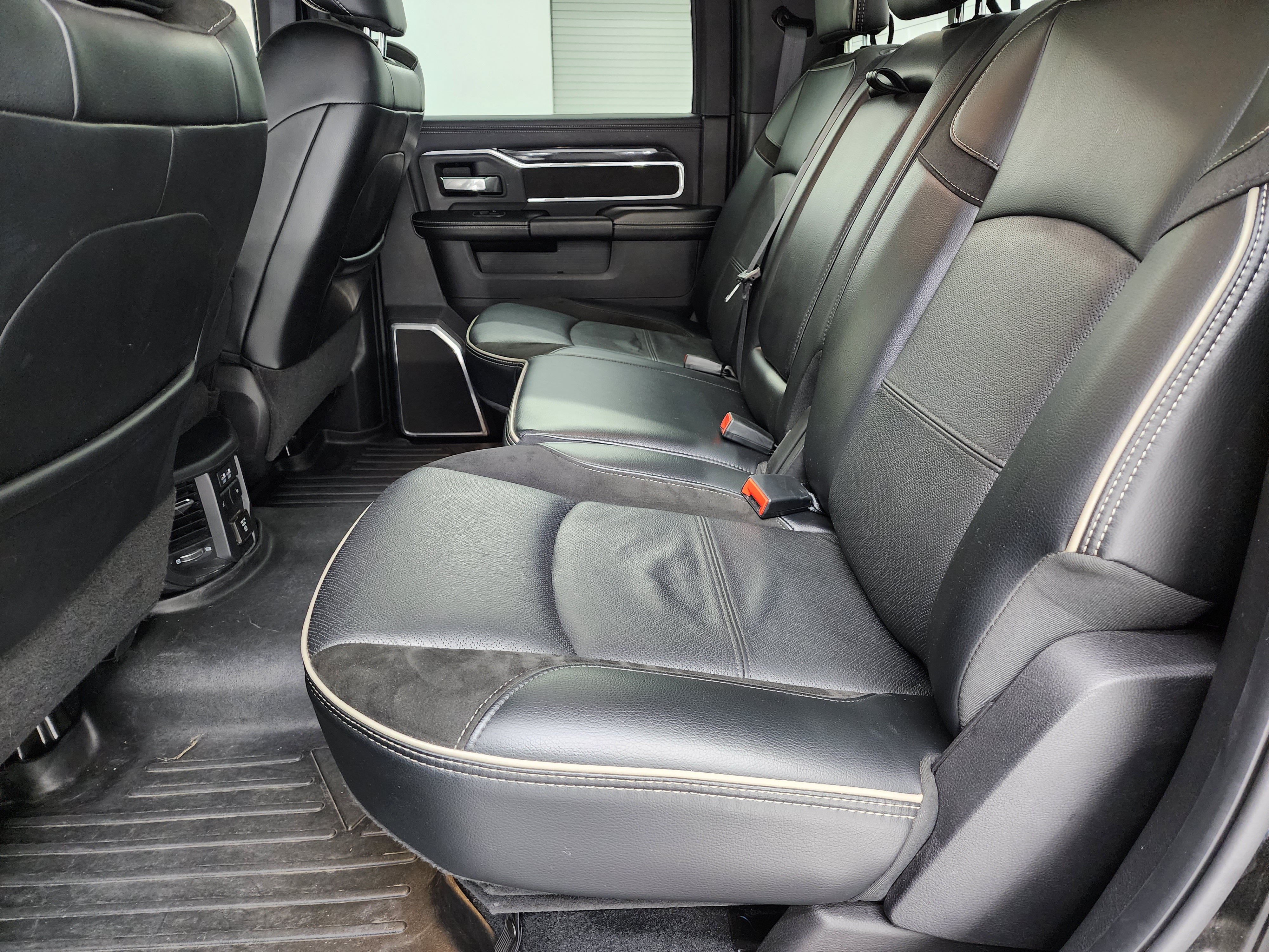 Used 2022 RAM 3500 Laramie AWD/4WD image 9