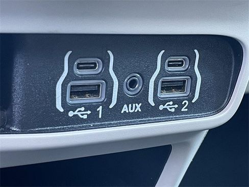 Used 2024 Chrysler Pacifica Touring-L image 20