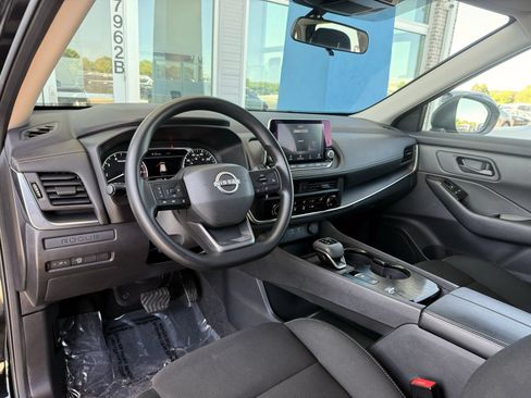 Used 2025 Nissan Rogue S FWD image 17