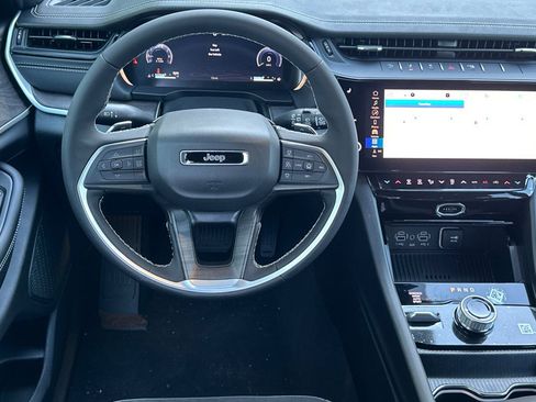 New 2026 Jeep Grand Cherokee Altitude image 11