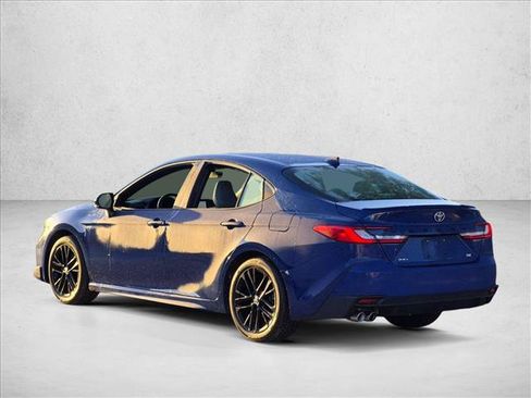 Used 2025 Toyota Camry SE w/ Convenience Package FWD image 6