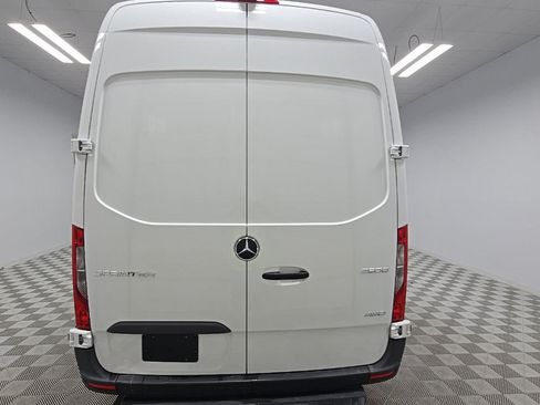 Used 2024 Mercedes-Benz Sprinter 2500 image 5