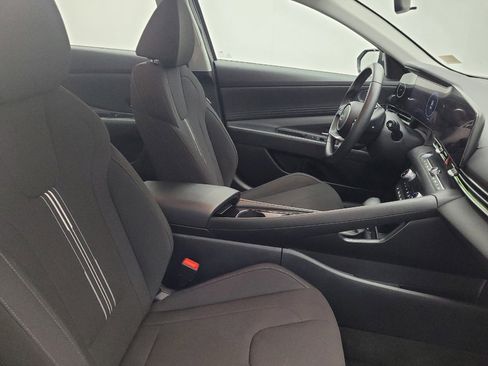 Used 2025 Hyundai Elantra SEL FWD image 21