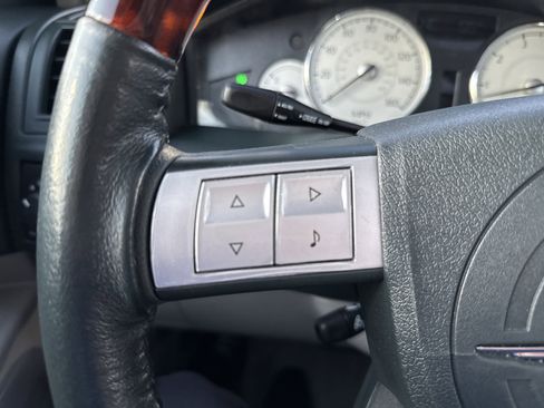 Used 2005 Chrysler 300 C w/ Protection Group II image 18