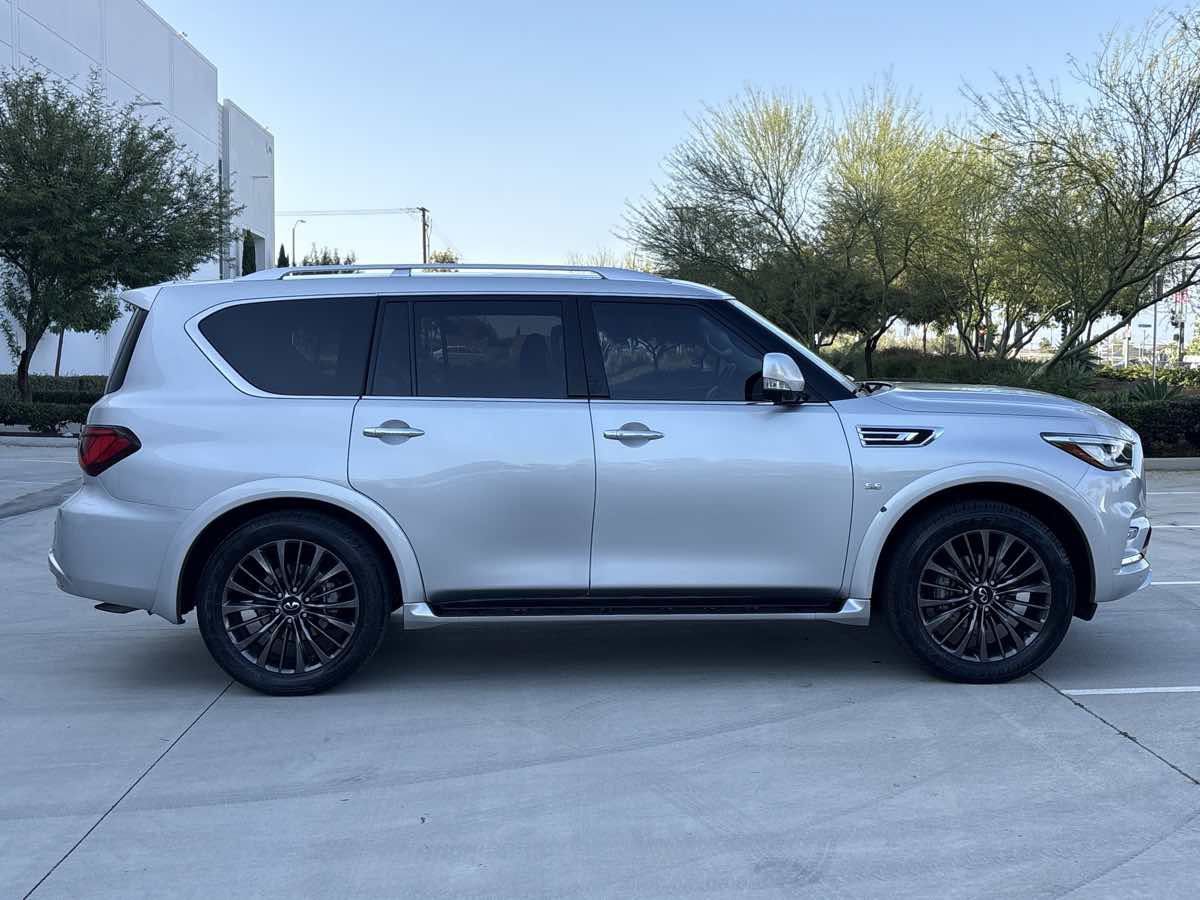 Used 2019 INFINITI QX80 Luxe AWD/4WD image 2