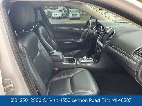 Used 2019 Chrysler 300 Touring w/ Quick Order Package 2EF RWD image 32