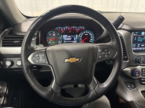 Used 2020 Chevrolet Suburban LT w/ Luxury Package image 16
