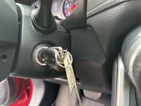 Used 2020 Toyota RAV4 LE image 15