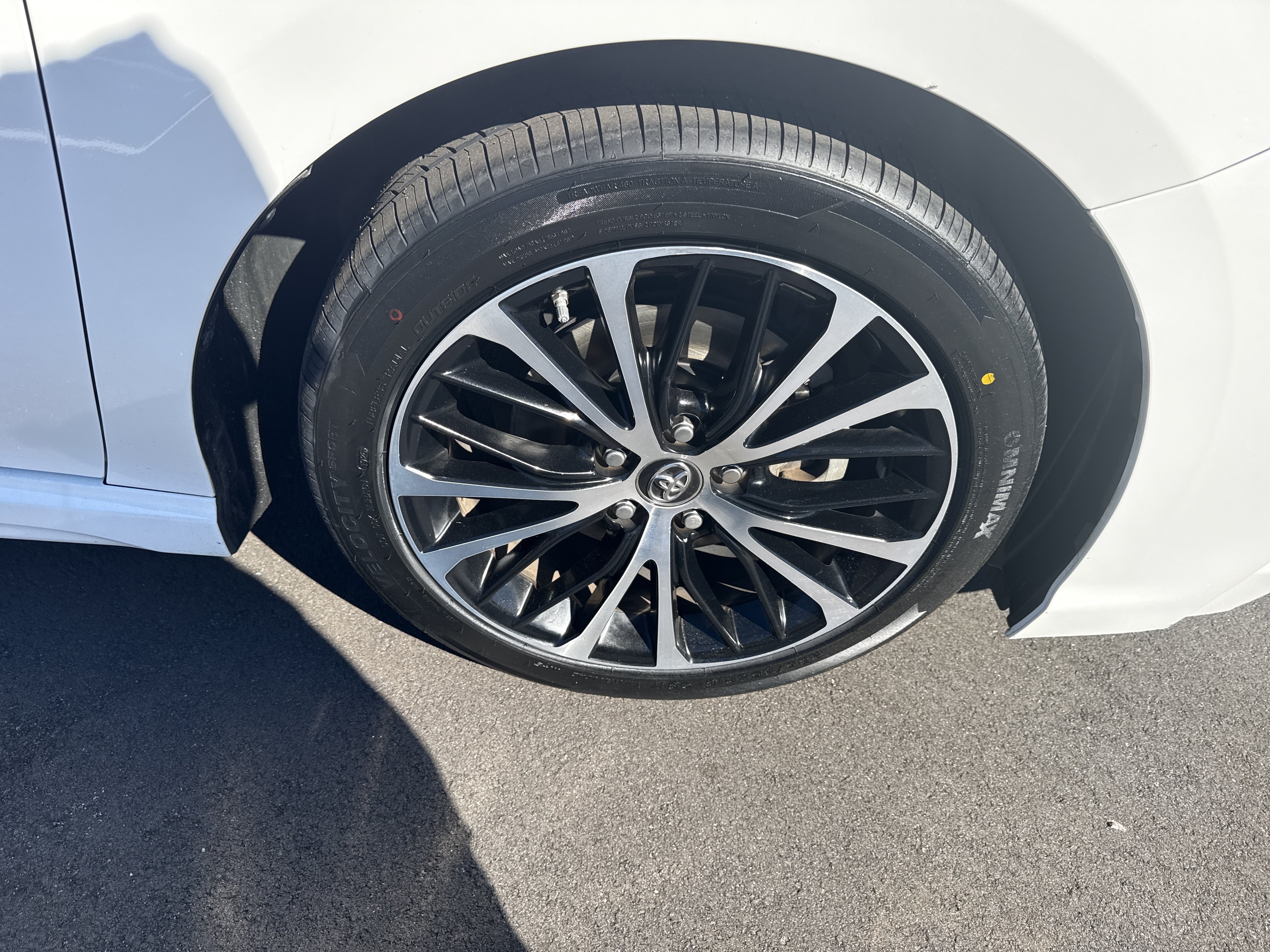 Used 2019 Toyota Camry SE FWD image 5