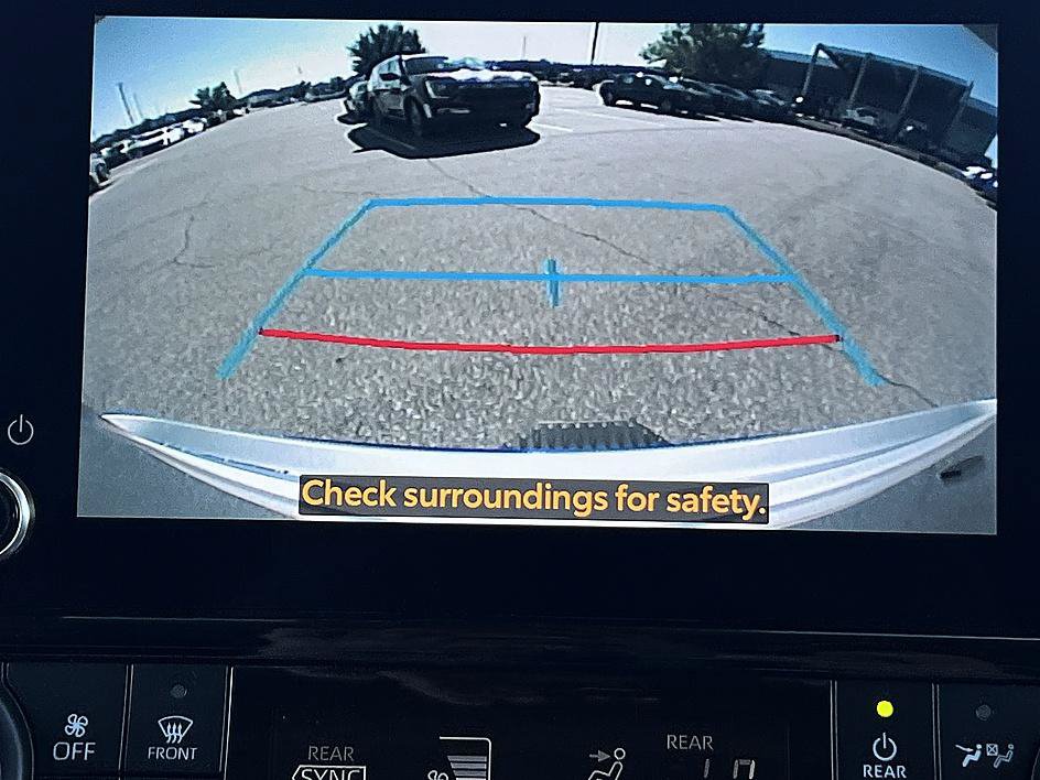 Used 2024 Toyota Highlander XLE FWD image 26