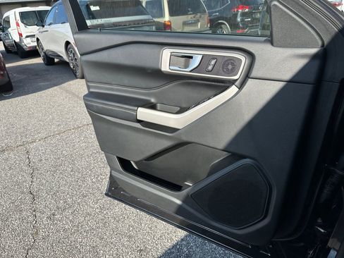 Used 2022 Ford Explorer XLT w/ Equipment Group 202A image 19