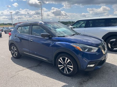 Used 2019 Nissan Kicks SR w/ SR Premium Package FWD image 4