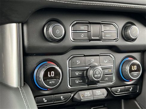 Used 2021 Chevrolet Tahoe Z71 image 29