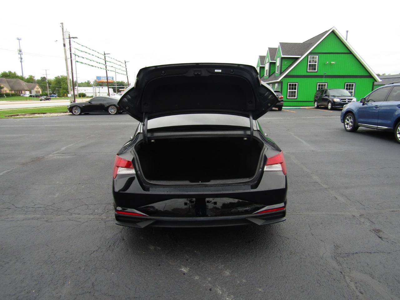 Used 2023 Hyundai Elantra SEL w/ Convenience Package FWD image 7