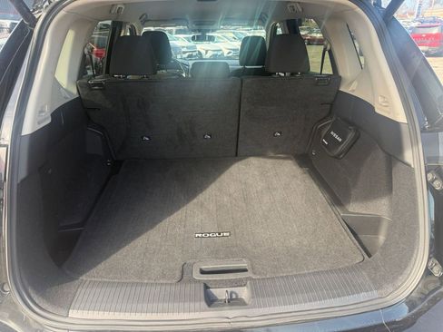 Used 2025 Nissan Rogue SV image 32
