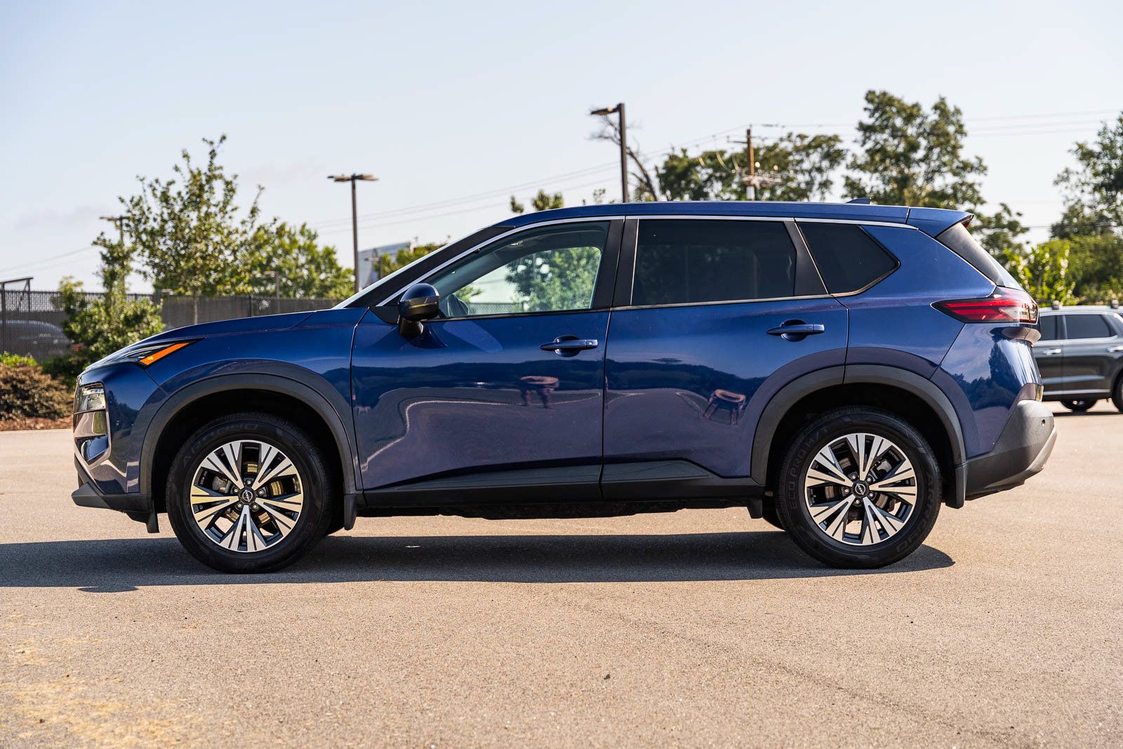 Used 2023 Nissan Rogue SV FWD image 4