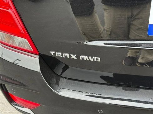 Used 2022 Chevrolet Trax LT w/ Premium Seat Package image 5