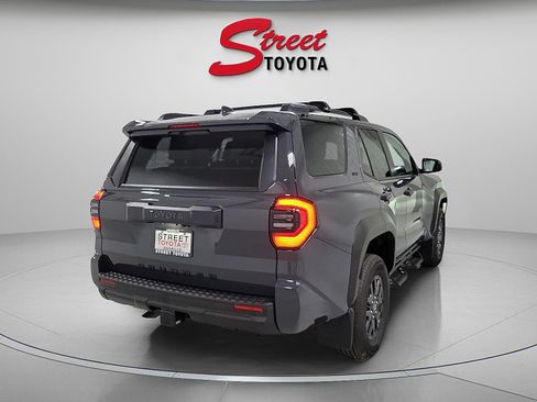 Used 2025 Toyota 4Runner SR5 AWD/4WD image 4