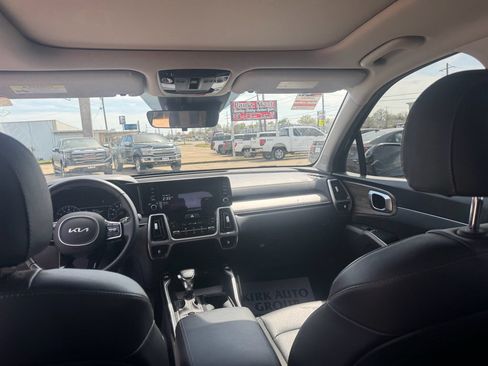 Used 2022 Kia Sorento S w/ Panoramic Sunroof Package image 17