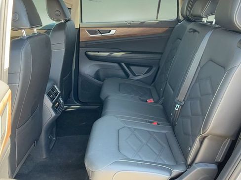 Used 2026 Volkswagen Atlas SE FWD image 13