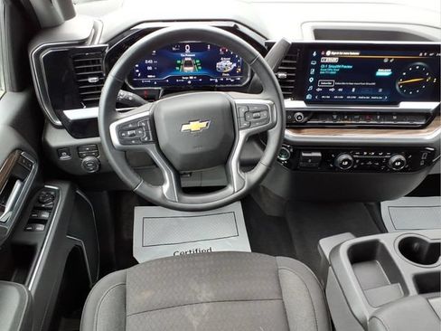 Used 2025 Chevrolet Silverado 2500 LT w/ Convenience Package AWD/4WD image 4