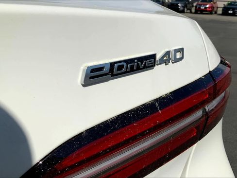 New 2024 BMW i5 eDrive40i w/ Premium Package image 15