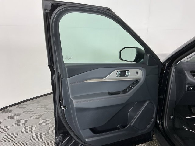 Used 2026 Ford Explorer Active AWD/4WD image 12