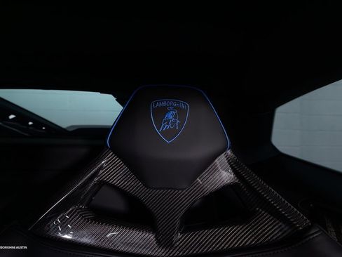 Used 2021 Lamborghini Huracan EVO image 36