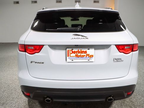 Used 2018 Jaguar F-PACE R-Sport image 8