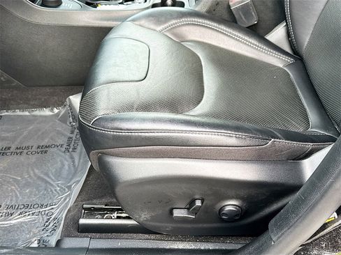 Used 2023 Jeep Cherokee Altitude Lux image 19