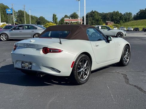 Used 2019 MAZDA MX-5 Miata Grand Touring RWD image 3