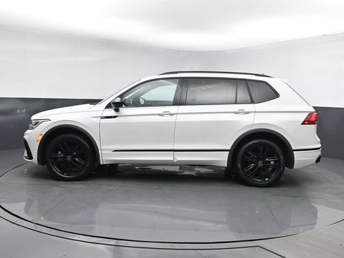 Used 2022 Volkswagen Tiguan SE R-Line AWD/4WD image 4