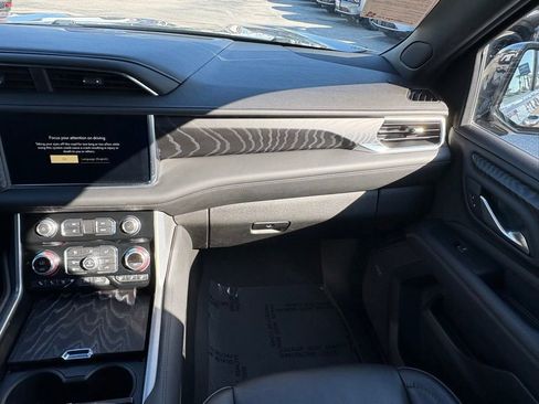 Used 2024 GMC Yukon XL Denali AWD/4WD image 17