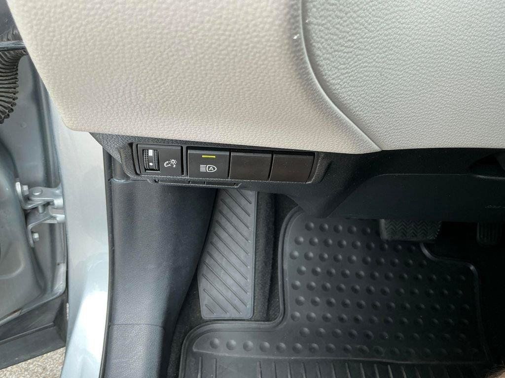 Used 2023 Toyota Corolla Cross L FWD image 18