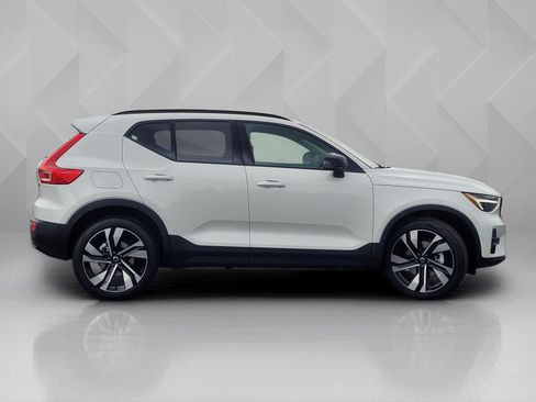 New 2026 Volvo XC40 B5 Ultra w/ Climate Package image 7