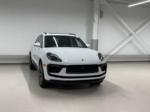 Certified 2026 Porsche Macan AWD/4WD image 10