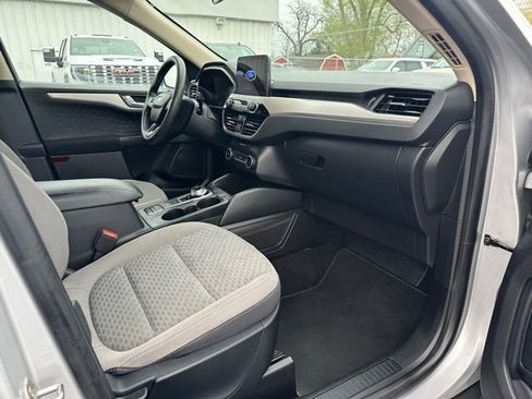 Used 2020 Ford Escape SE image 9