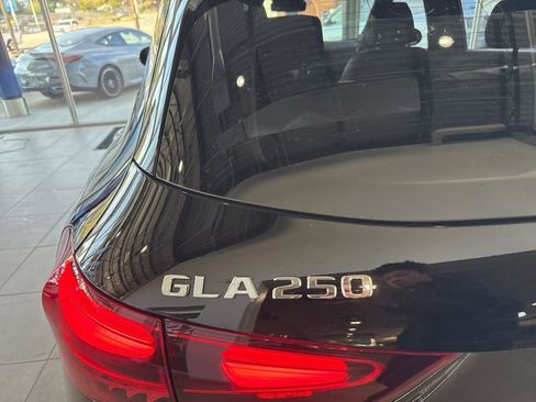 Certified 2025 Mercedes-Benz GLA 250 4MATIC image 11